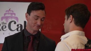 Muscular Cade Maddox fucks Taylor Reign in a kitchen